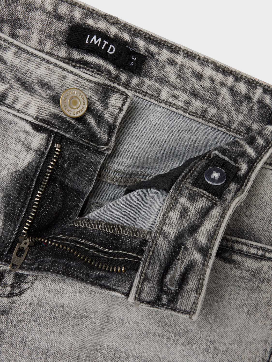 model_shot-front_full